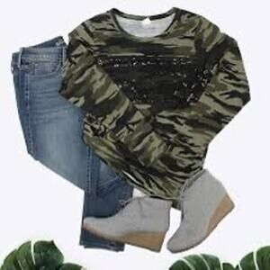 NEW Sunshine & Rodeos Boutique Camo Sequin Knot Hem Long Sleeve Top Trendy Chic